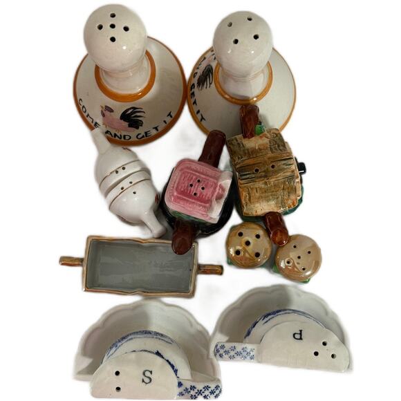 Lot 5 Vintage Ceramic Salt Pepper Shakers Irons Hand Bells Tea Pots Pitcher Bowl - Picture 5 of 11